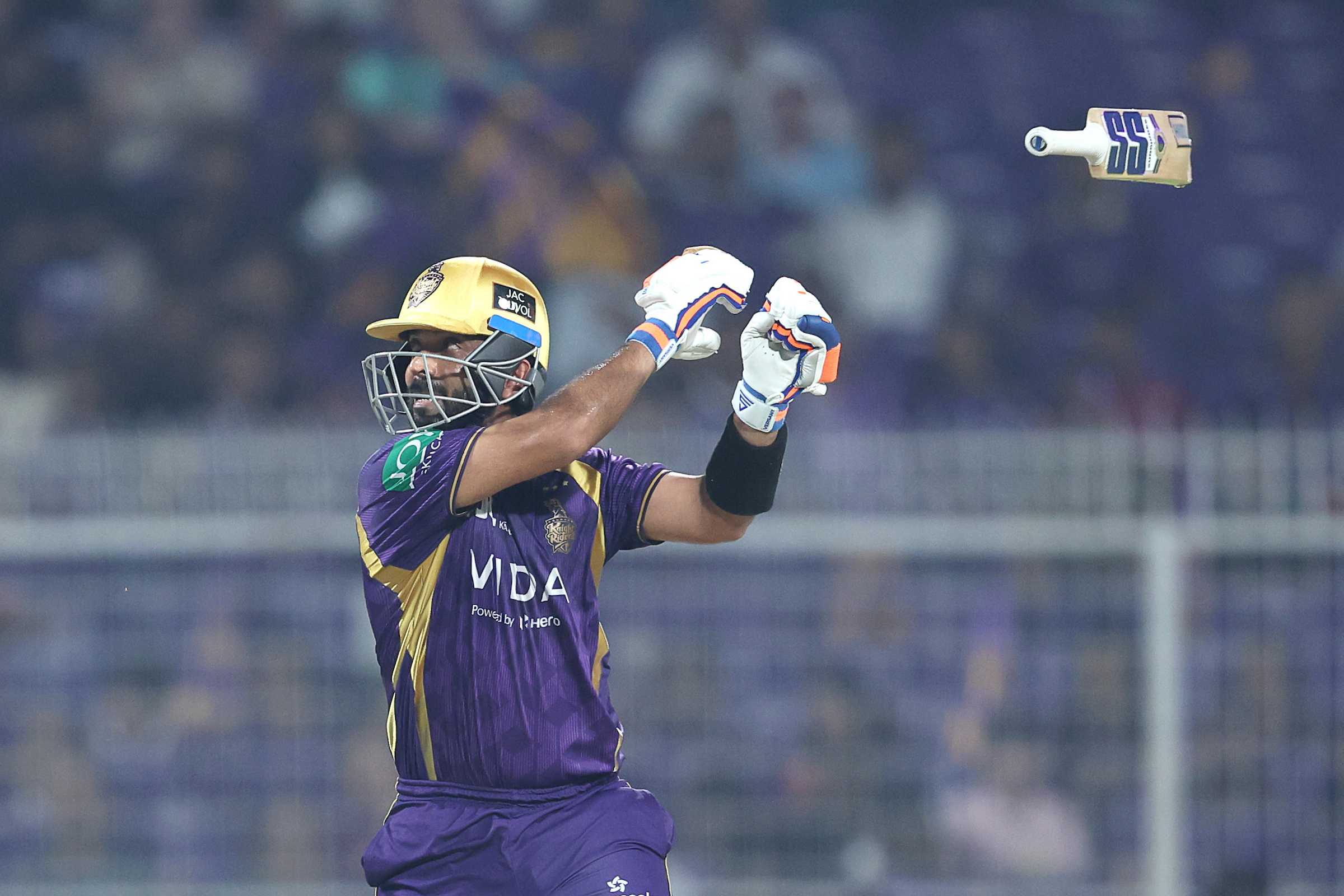 Data Shorts: KKR's incessant middle-overs struggles